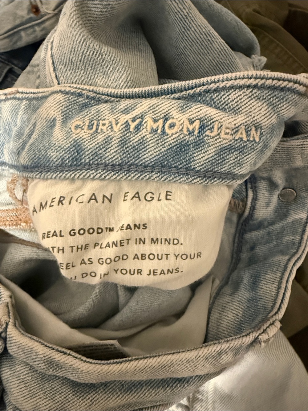 2/$35 American Eagle Outfitters Curvy Light Blue Ripped Mom Jeans 12 Extra long - Picture 7 of 7